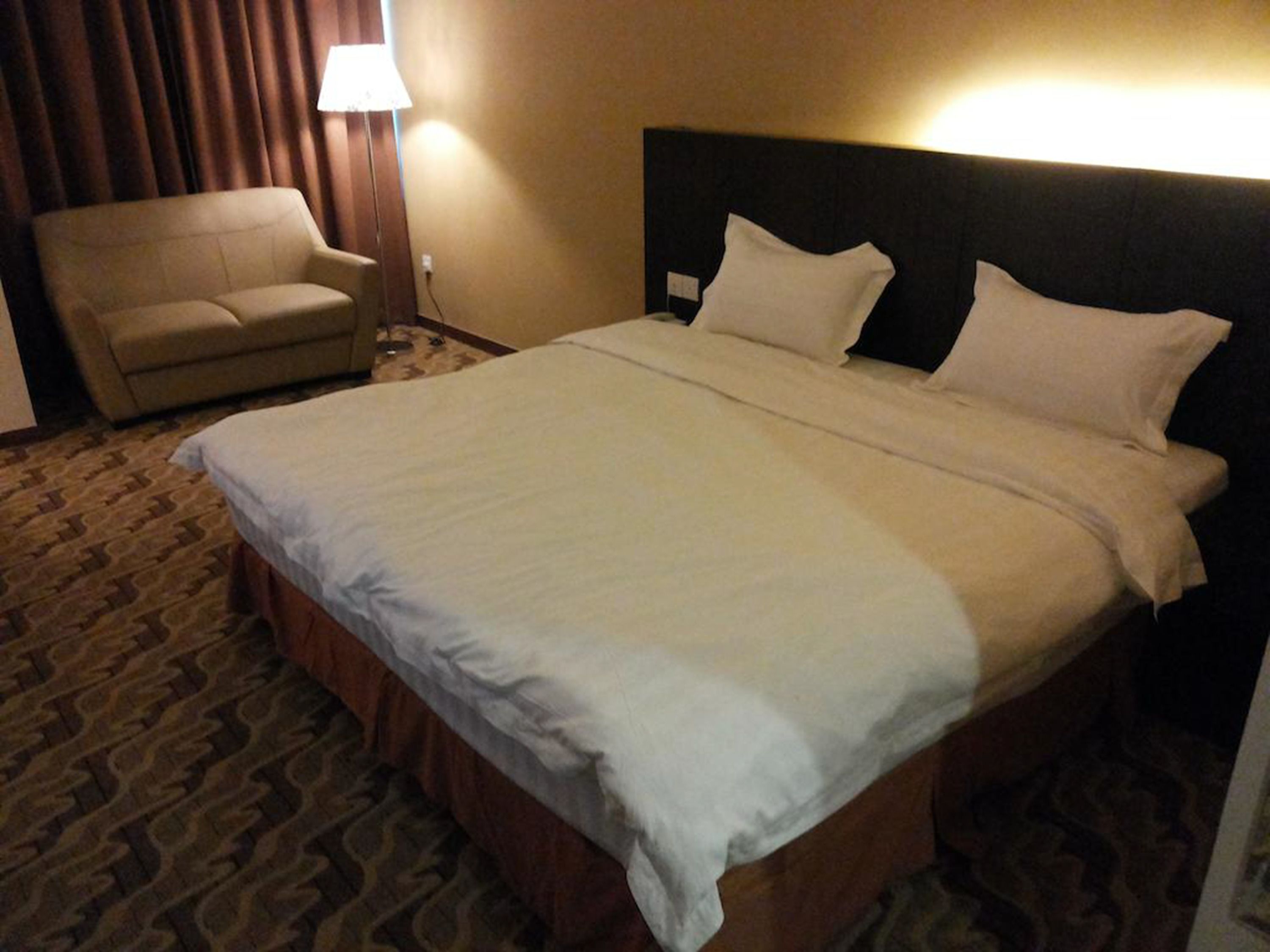 superior king - free pick up & drop off | 1 bedroom, iron/ironing board, rollaway beds, free wifi