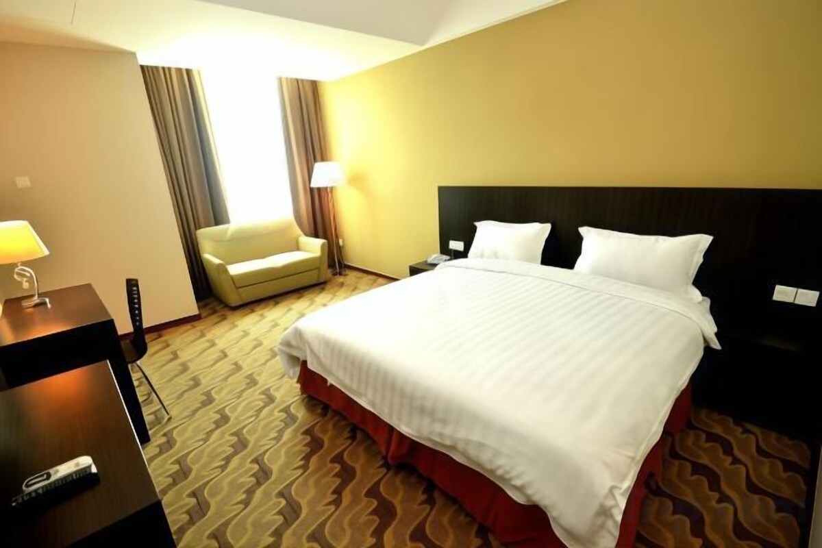 Iron/ironing board, rollaway beds (surcharge), WiFi (free)