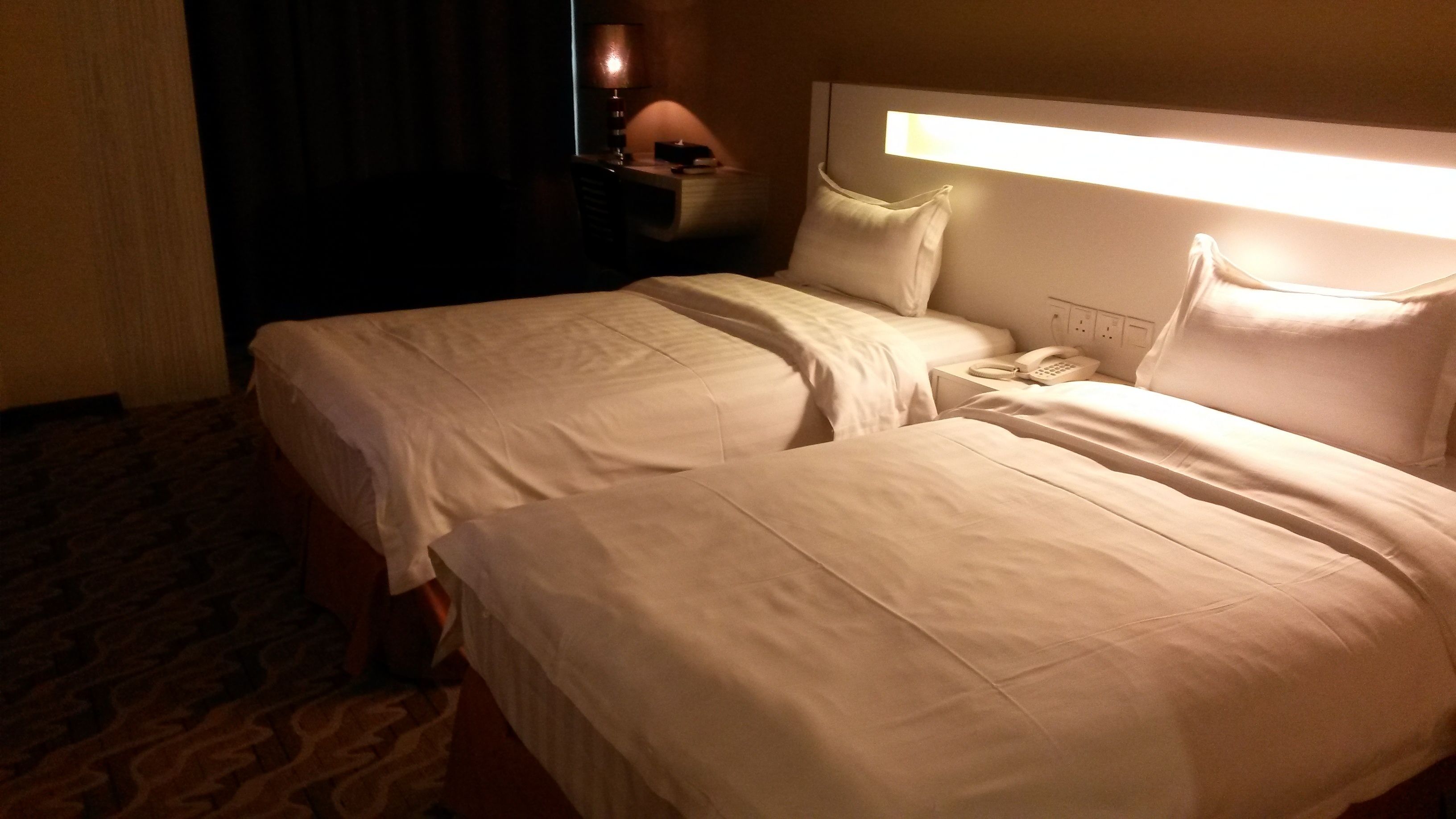 deluxe room, 2 single beds - free pick up and drop off | 1 bedroom, iron/ironing board, rollaway beds, free wifi