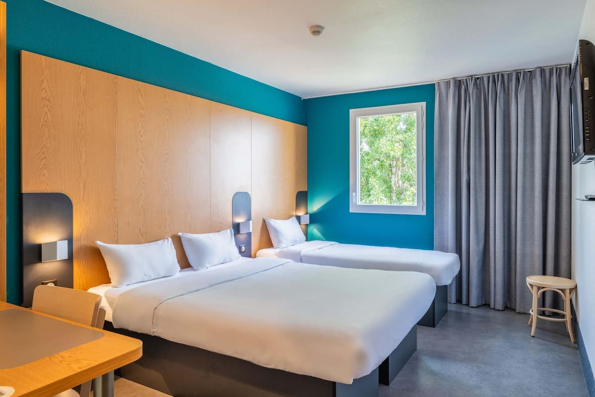 Ropa de cama de alta calidad, sistema de insonorización y wifi gratis