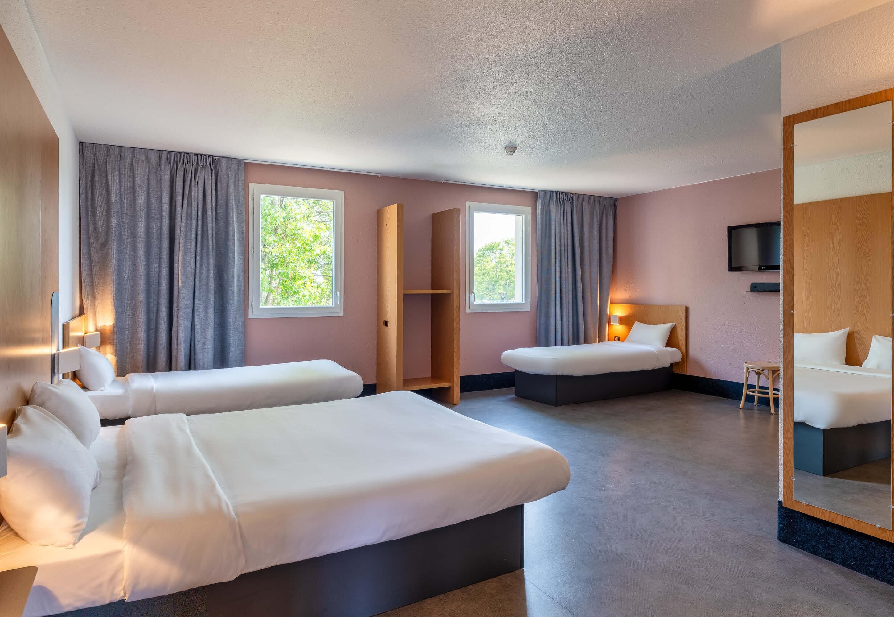 Premium bedding, individually furnished, soundproofing, free WiFi