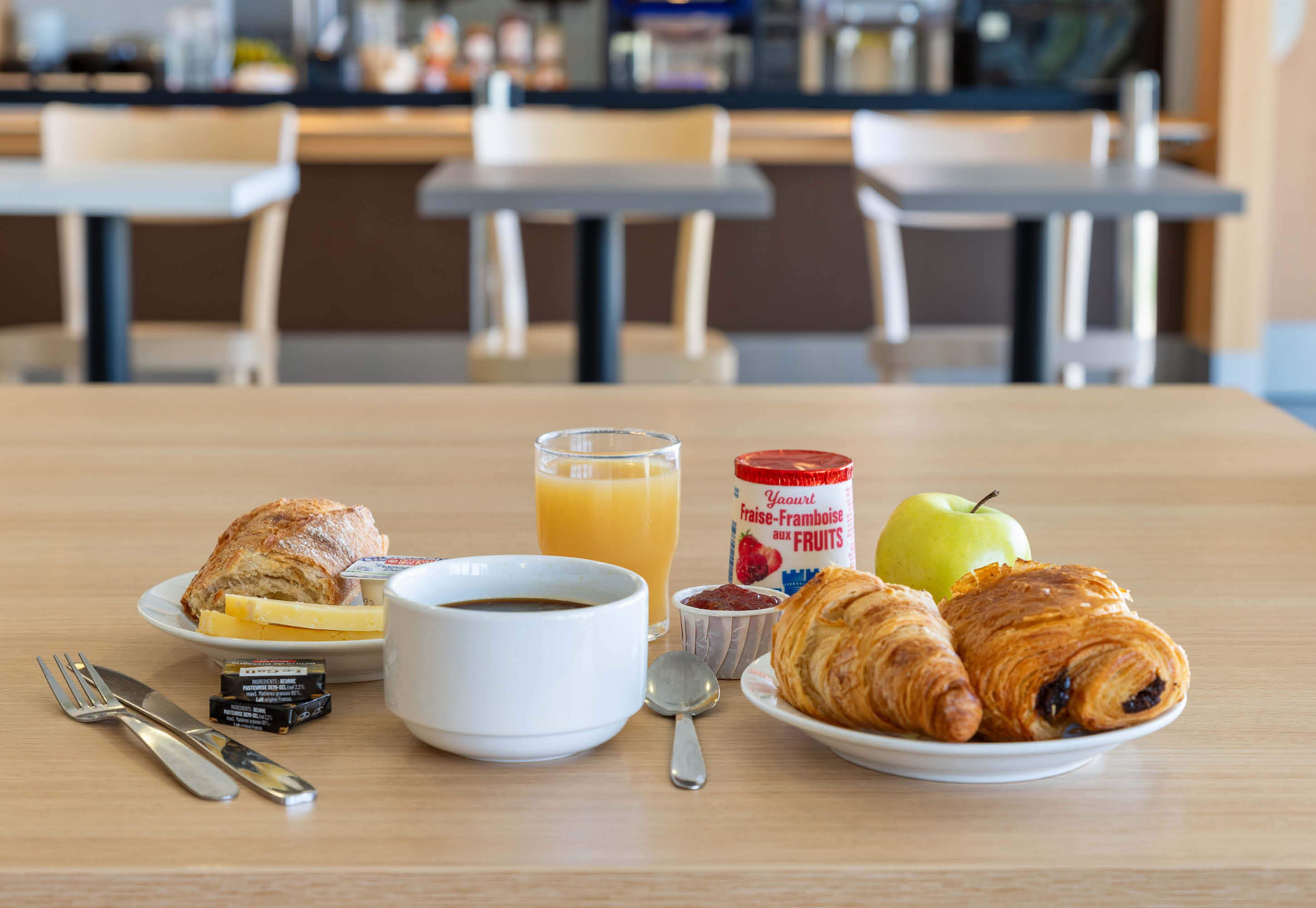 daily buffet breakfast for a fee