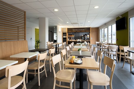 Daily buffet breakfast for a fee. B&B HOTEL Lyon Eurexpo Chassieu