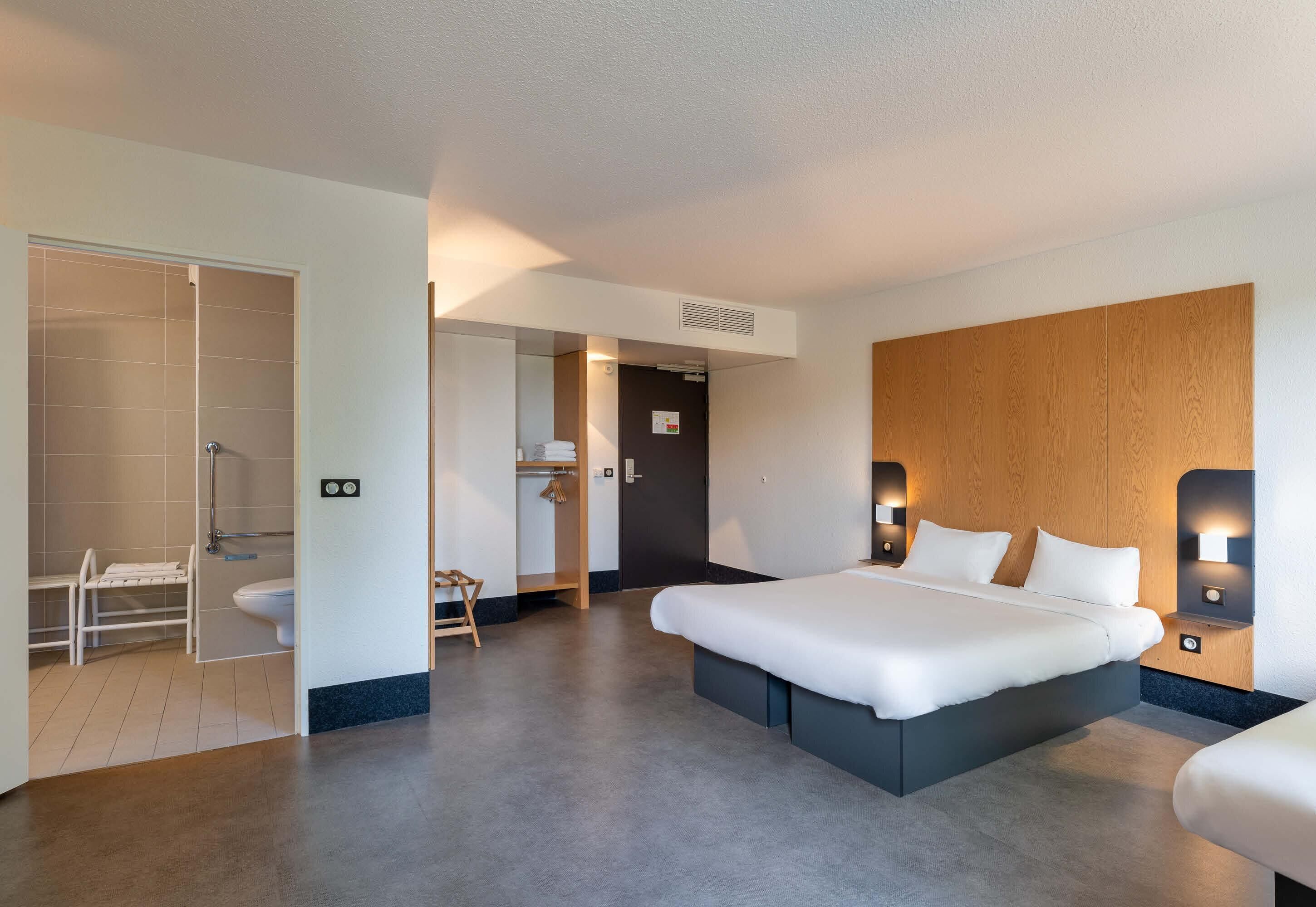 Premium bedding, individually furnished, soundproofing, free WiFi