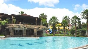 Outdoor pool - Yasmin Resort & Conference Hotel (Cipanas)