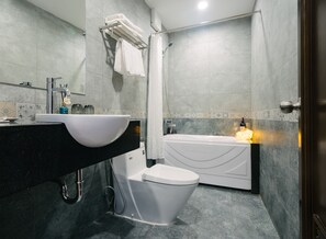 Free toiletries, hair dryer, slippers, towels - La Palm Hotel (Hanoi)
