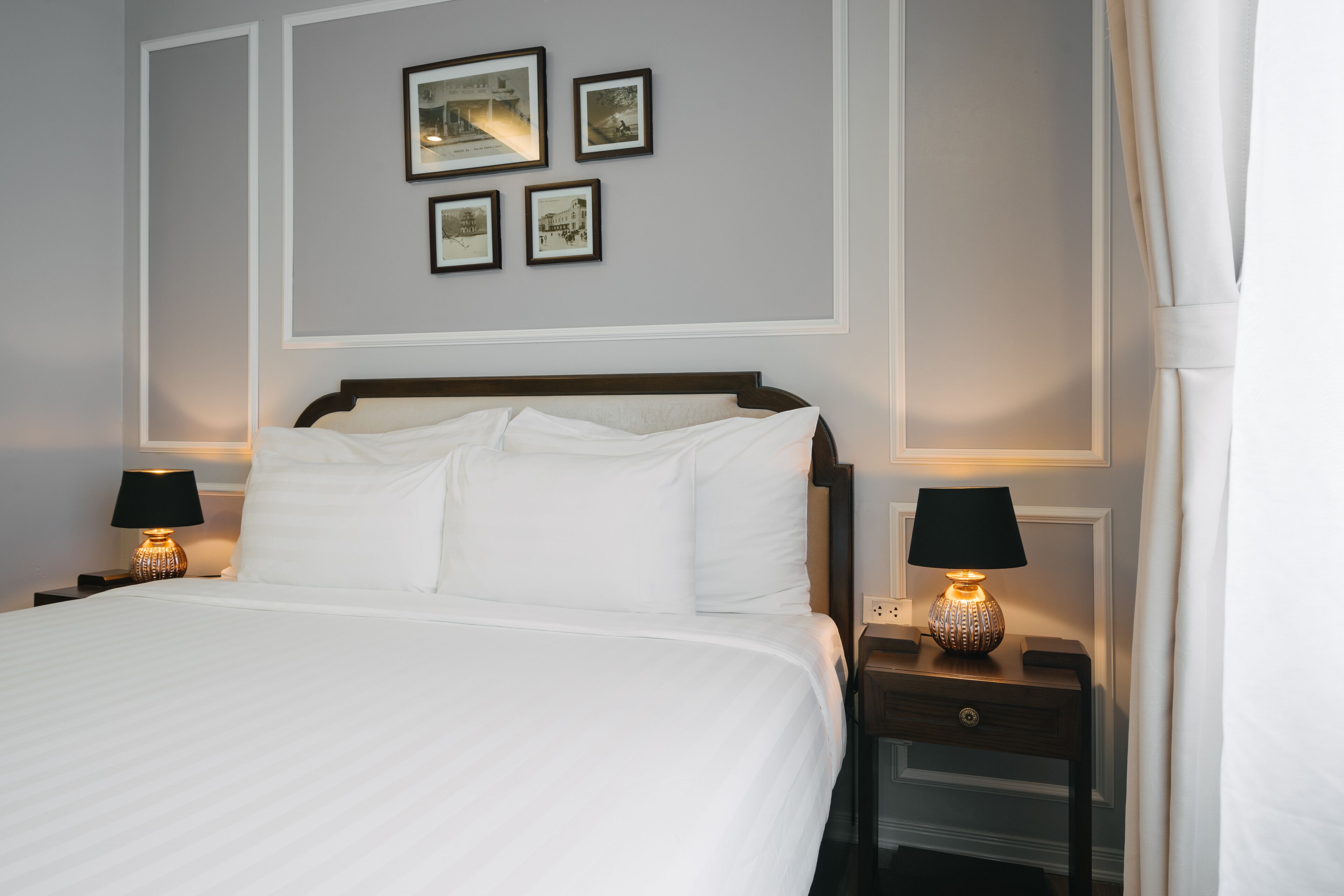 deluxe room | 1 bedroom, minibar, in-room safe, desk
