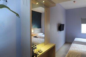 Deluxe Room | Living area | LCD TV - Cordela Hotel Medan (Medan)