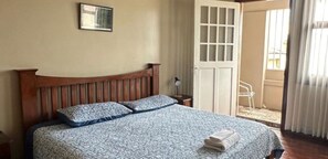 Room, 1 King Bed | WiFi (無料)、ベッドシーツ