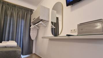 Superior Room, Sea View | Premium bedding, minibar, in-room safe, soundproofing
