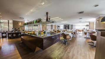 Desayuno buffet incluido todos los días