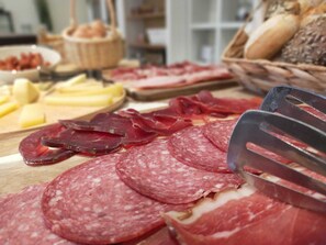 Tägliches inbegriffenes Frühstücksbuffet