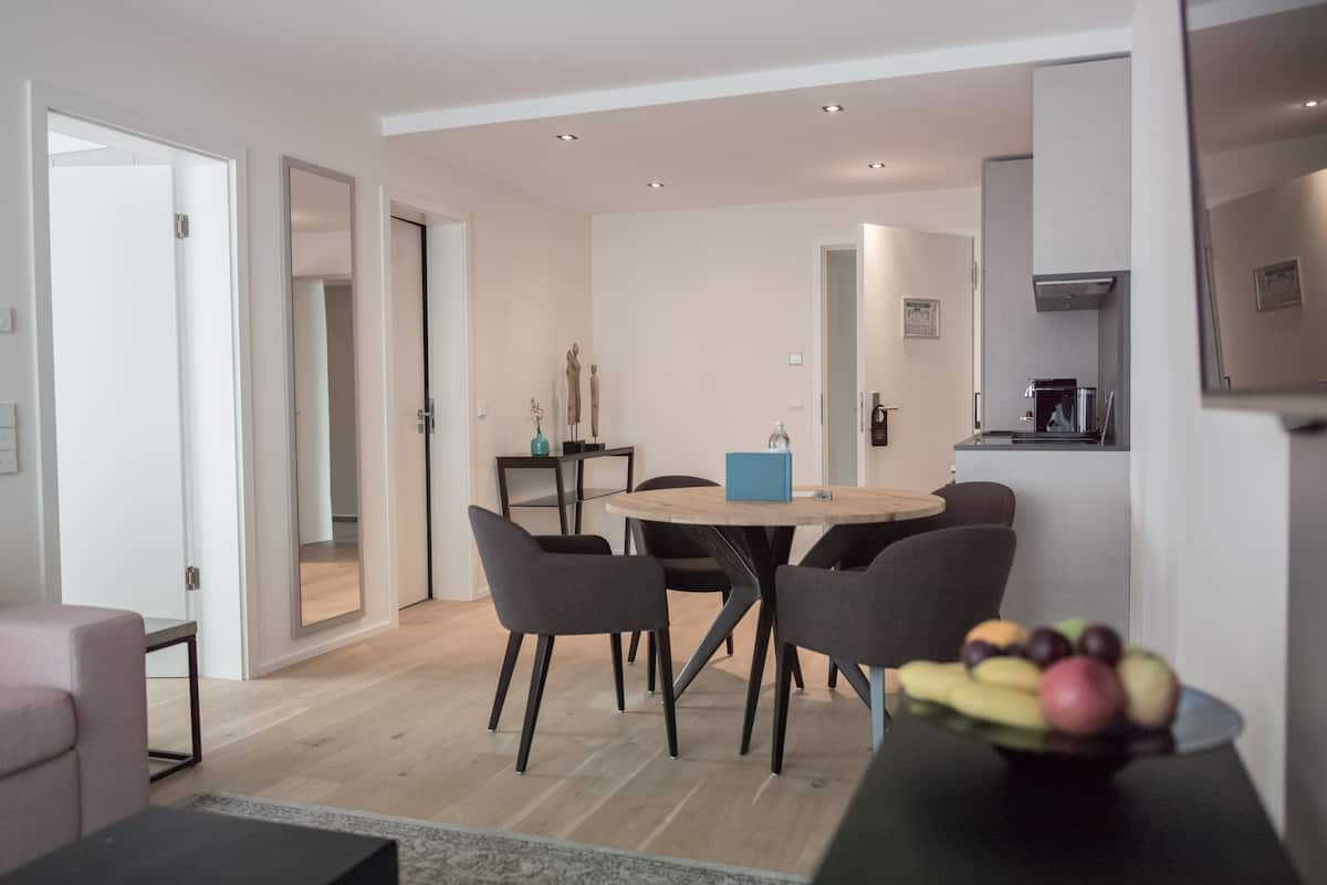 Literie de qualitĂ©, coffre-fort, bureau, systĂšme dâinsonorisation