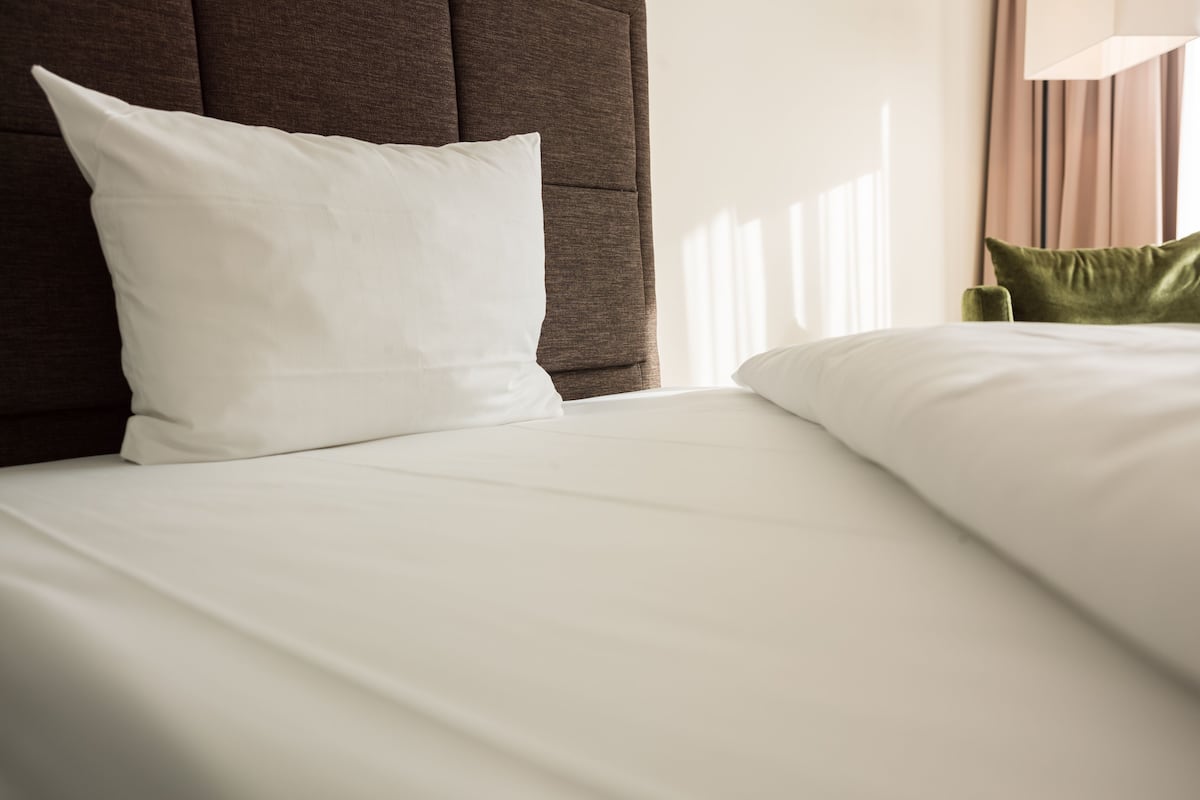 Literie de qualitĂ©, coffre-fort, bureau, systĂšme dâinsonorisation