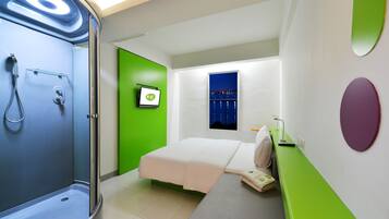 In-room safe, desk, free WiFi