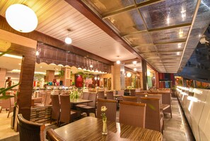 Daily buffet breakfast for a fee - Grand Rocky Hotel (Bukittinggi)