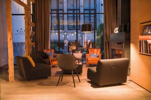 Lobby sitting area - Hotel Neuvice (Liege)