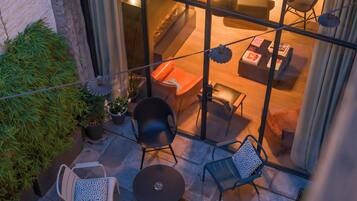 Deluxe tweepersoonskamer | Uitzicht op de binnenplaats