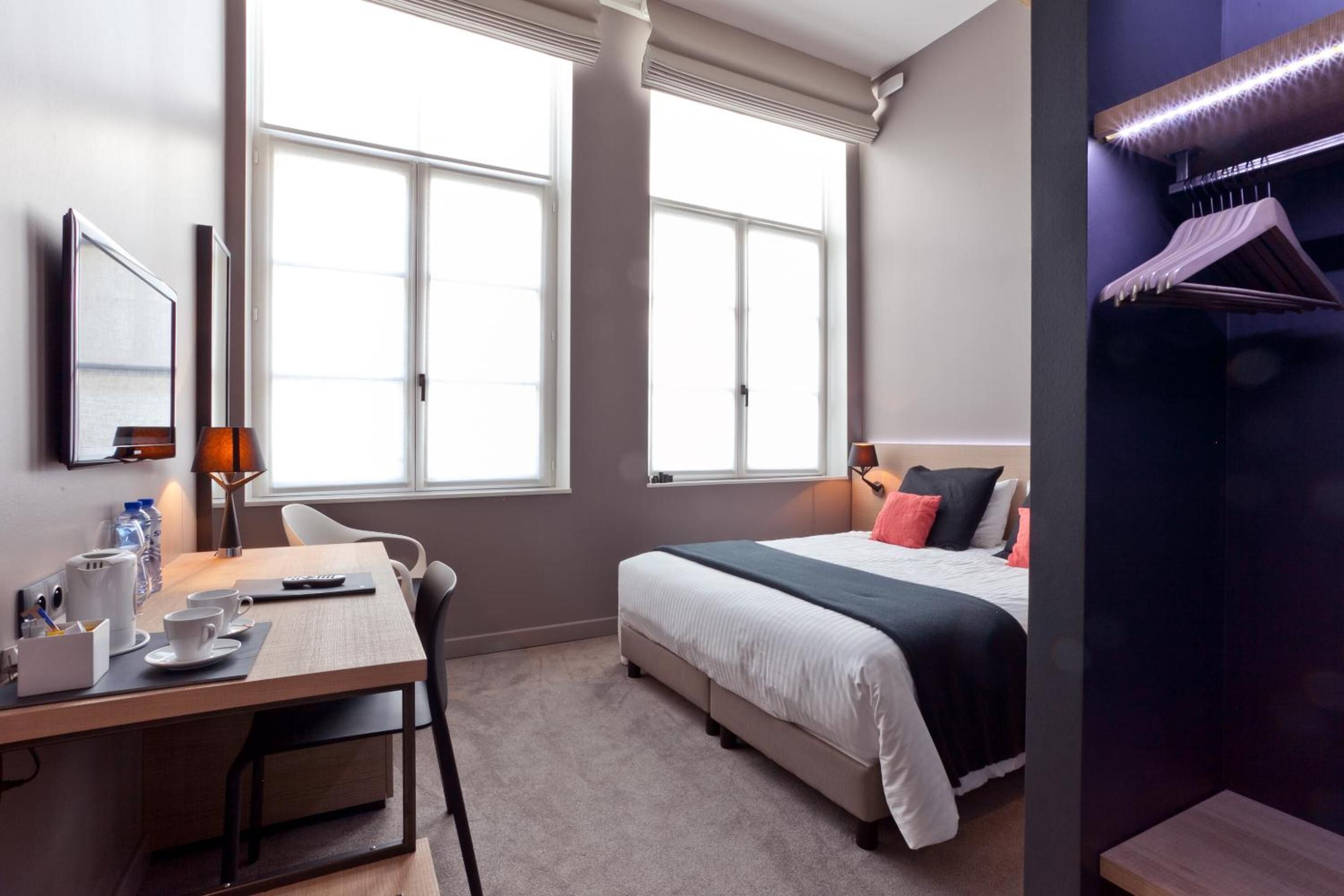 premium bedding, minibar, desk, soundproofing