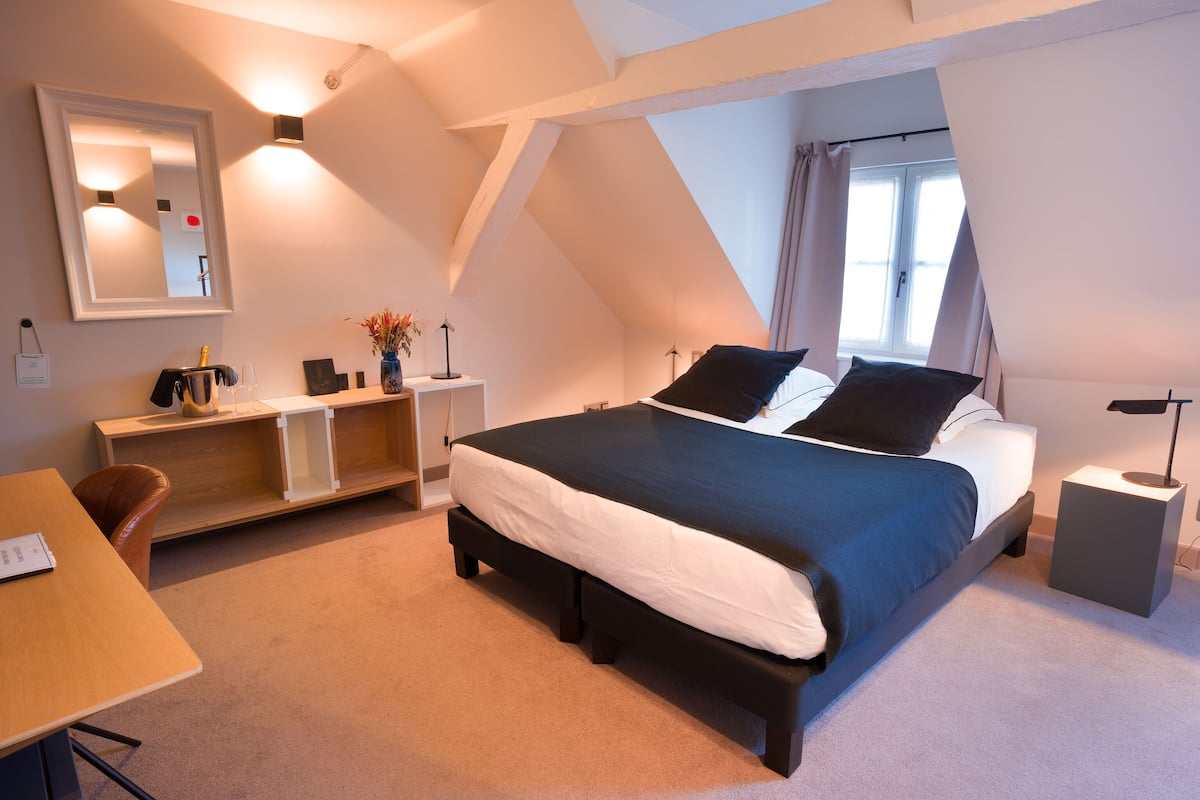 Hochwertige Bettwaren, Minibar, Schreibtisch, schallisolierte Zimmer