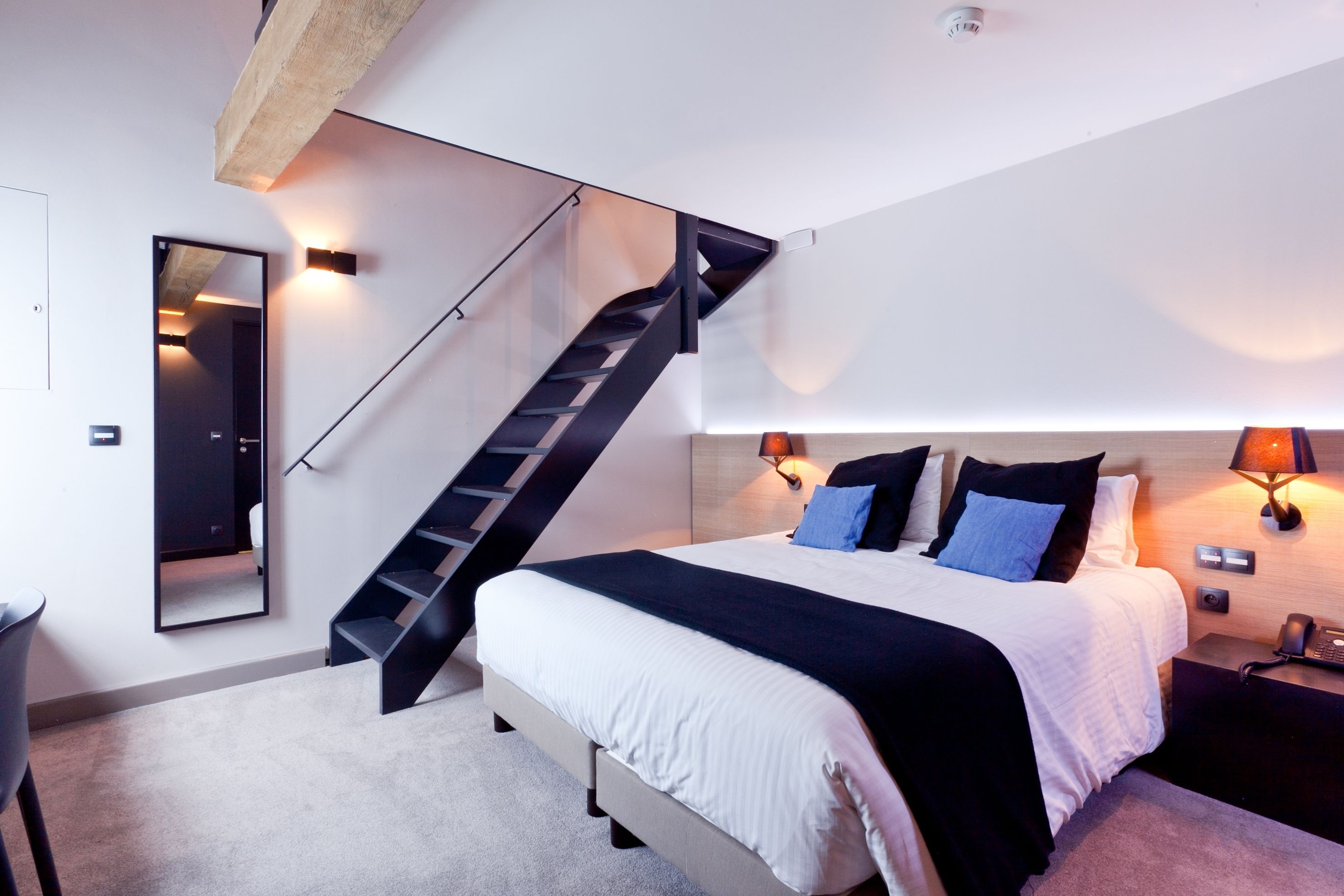 premium bedding, minibar, desk, soundproofing