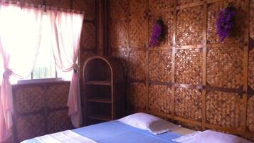 Standard Fan Room | Desk, free WiFi