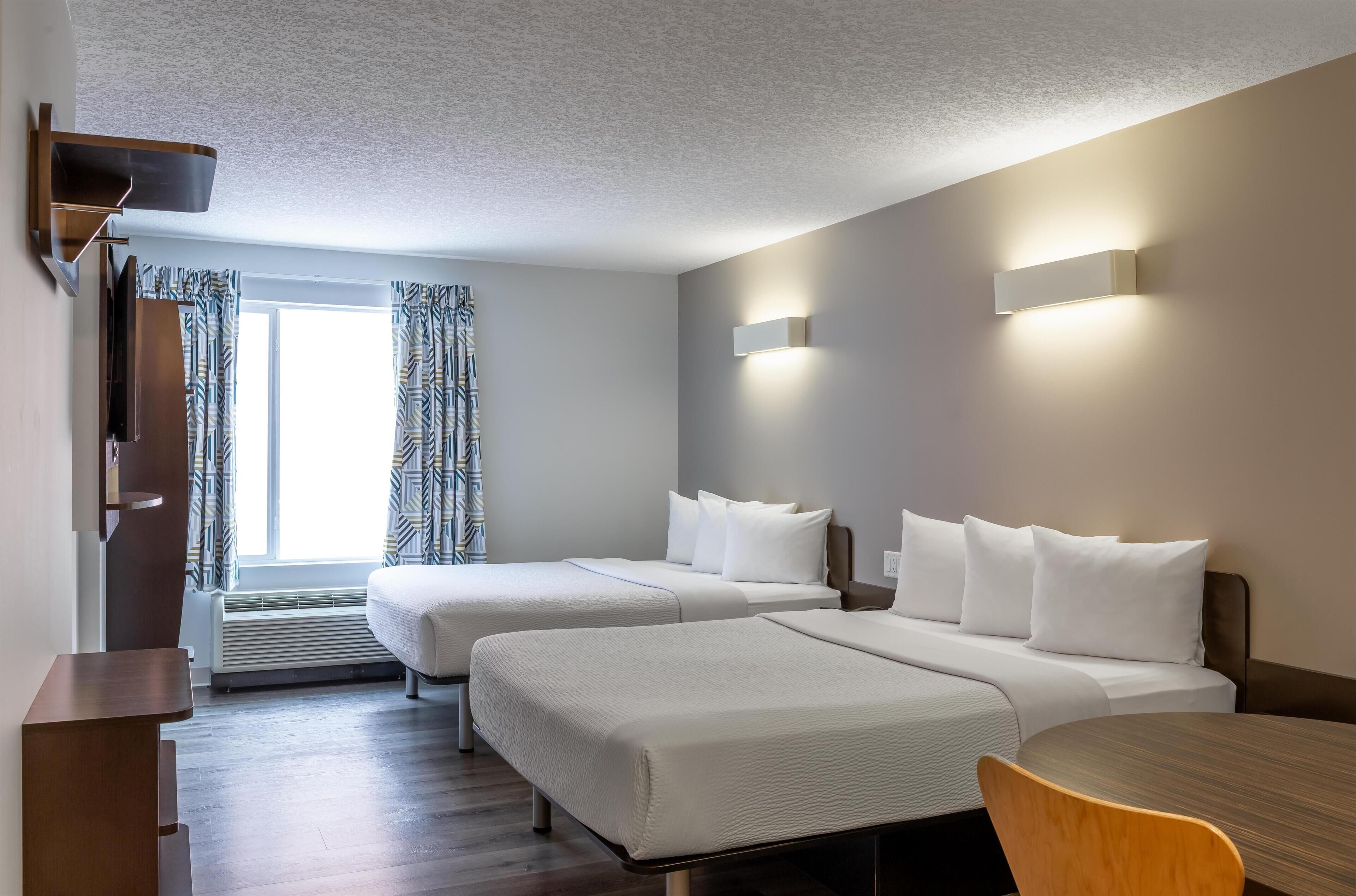 Chambre Standard, 2 grands lits, non-fumeur | Bureau, accès au Wi-Fi (inclus), literie fournie