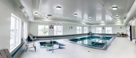 Una piscina cubierta