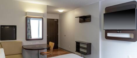 Meja kerja, Wi-Fi gratis, dan seprai linen