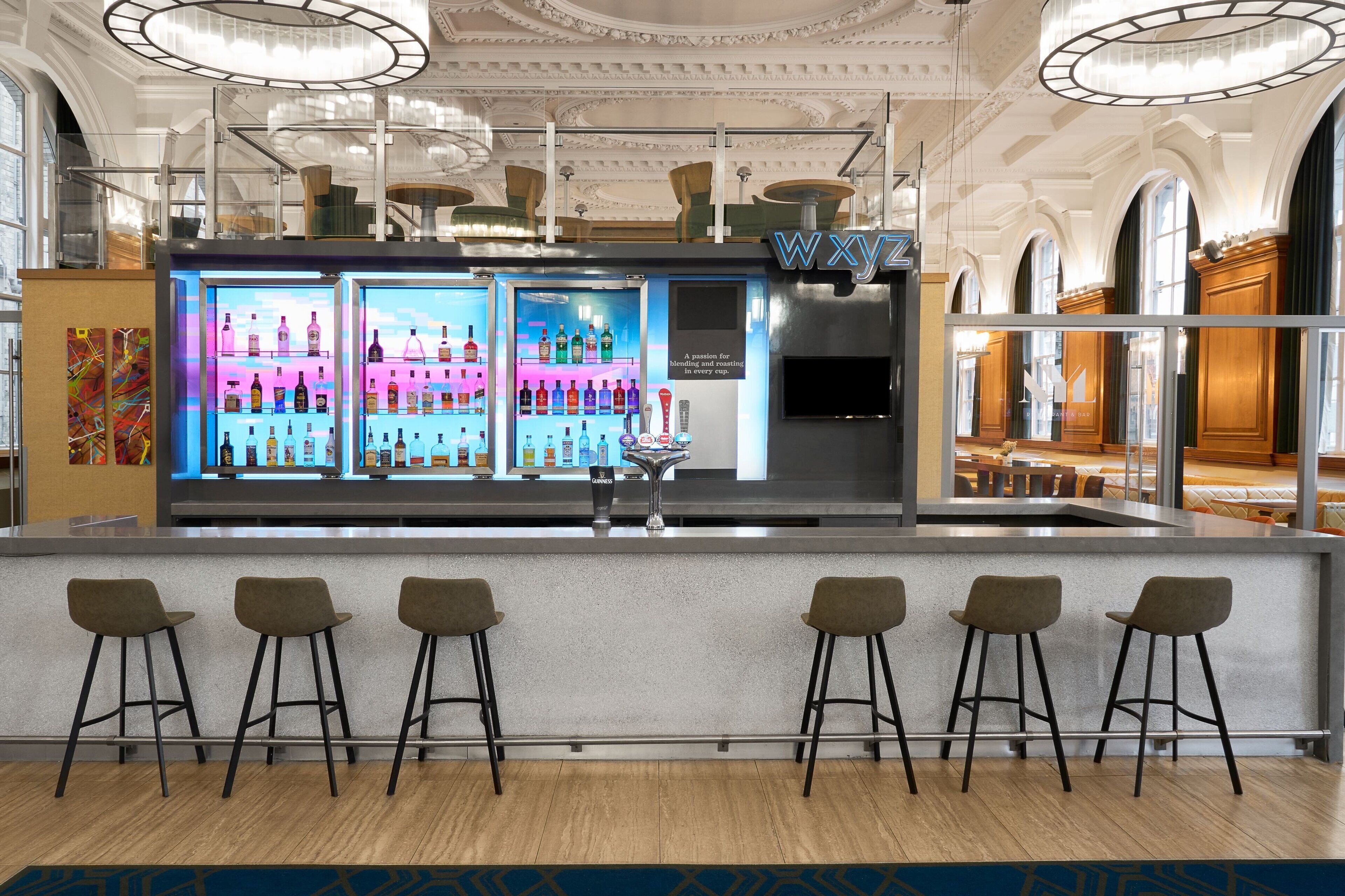 3 bars/lounges