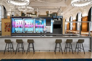 3 bars/lounges