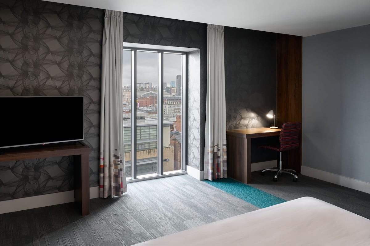 Room, 1 King Bed | Premium bedding, in-room safe, desk, iron/ironing board