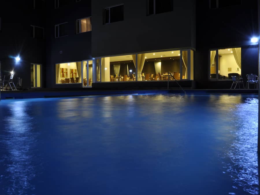 Een seizoensgebonden buitenzwembad