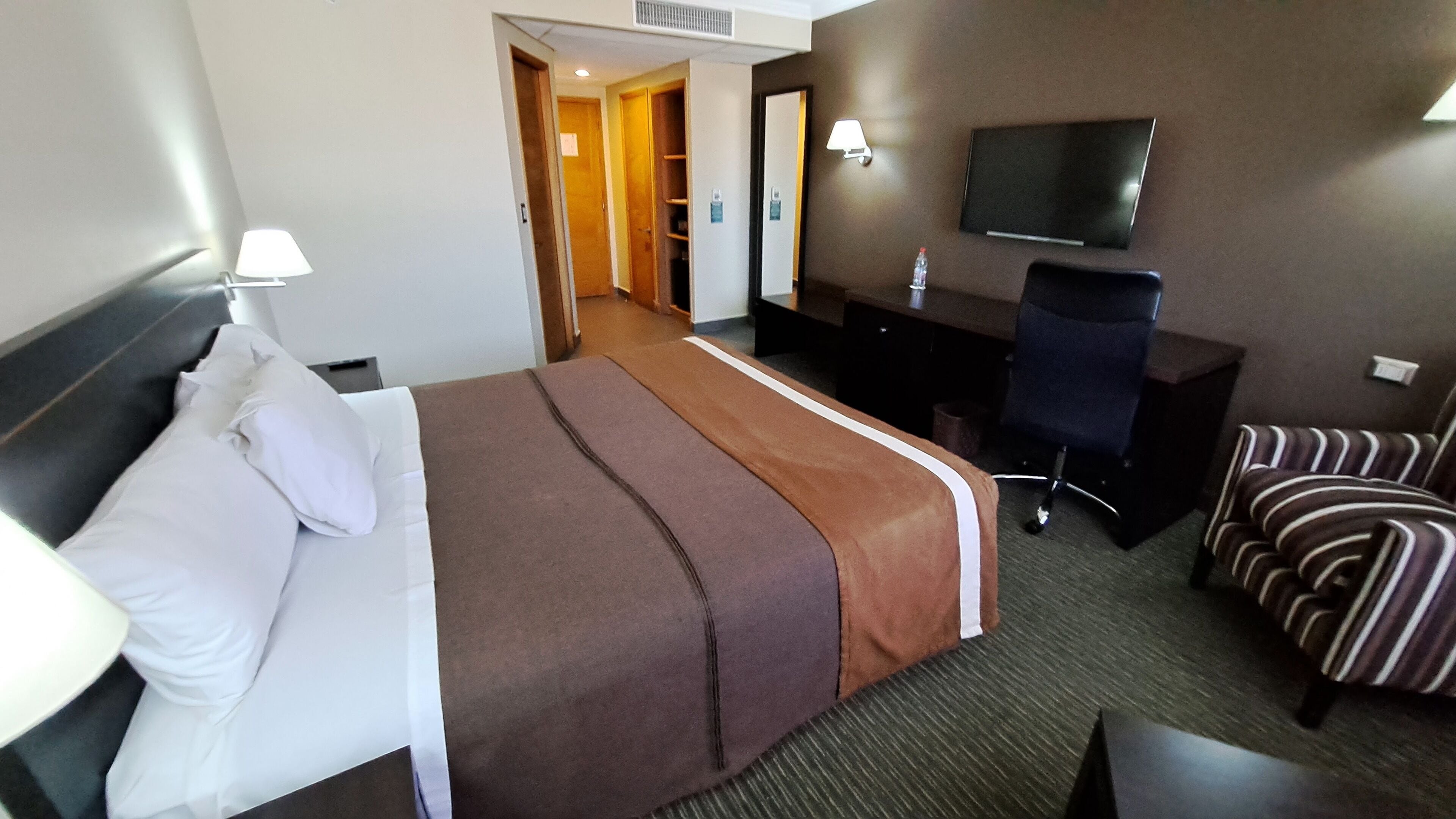 standard single room | 1 bedroom, minibar, in-room safe, desk