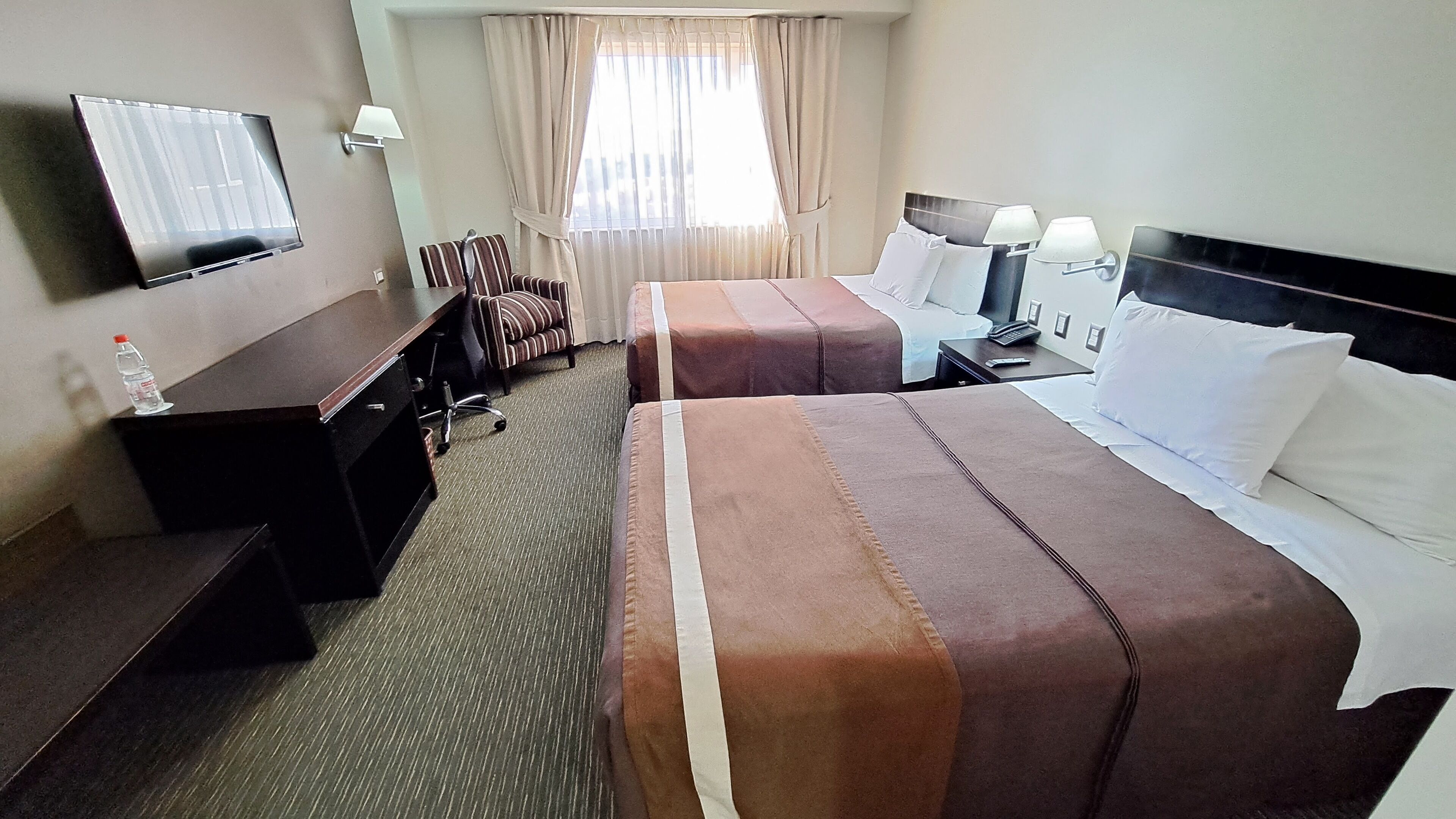 standard double room | 1 bedroom, minibar, in-room safe, desk