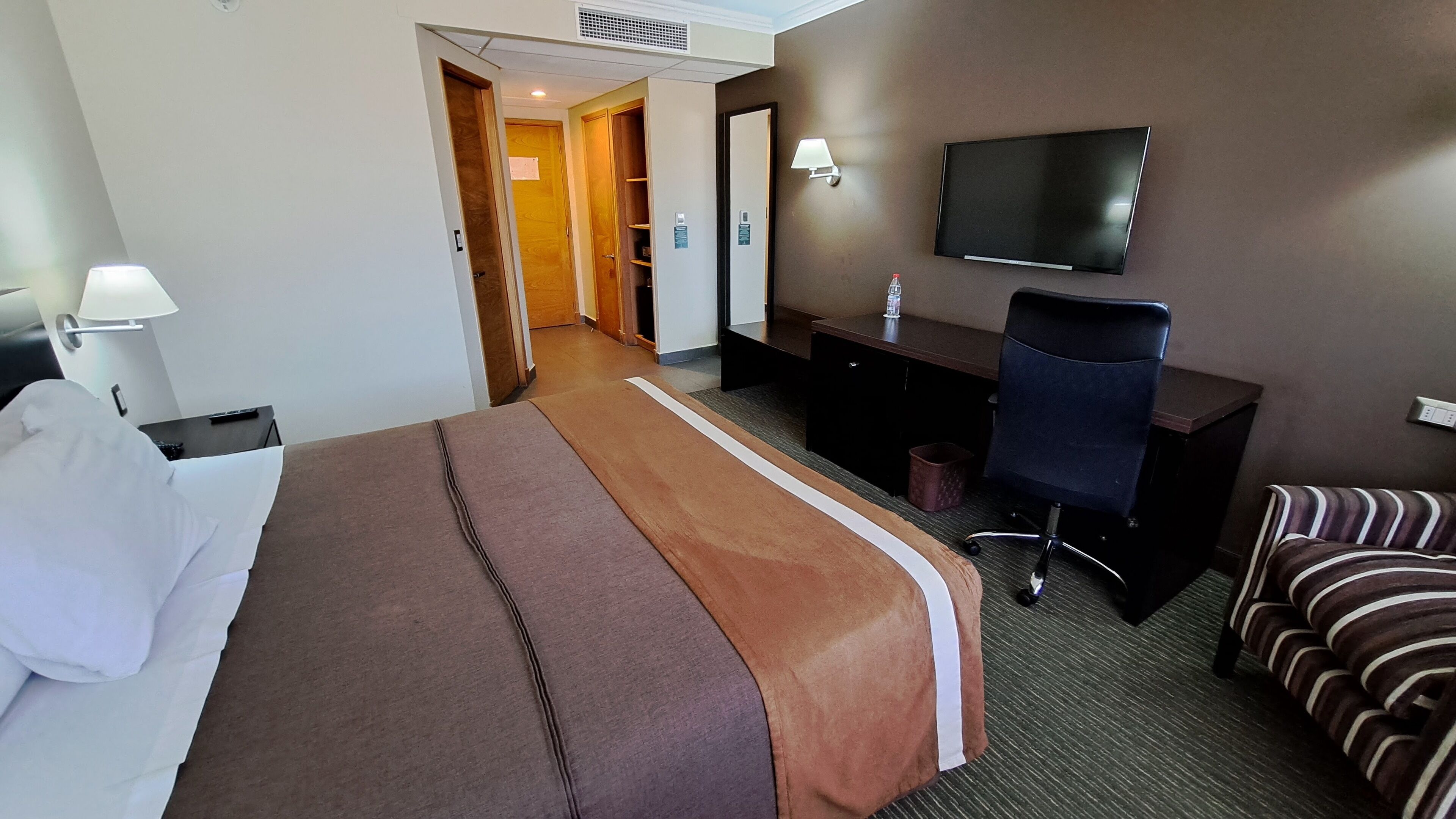 standard single room | 1 bedroom, minibar, in-room safe, desk