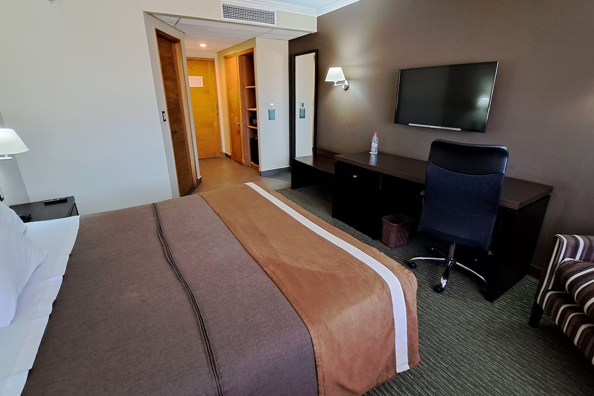 standard single room | 1 bedroom, minibar, in-room safe, desk