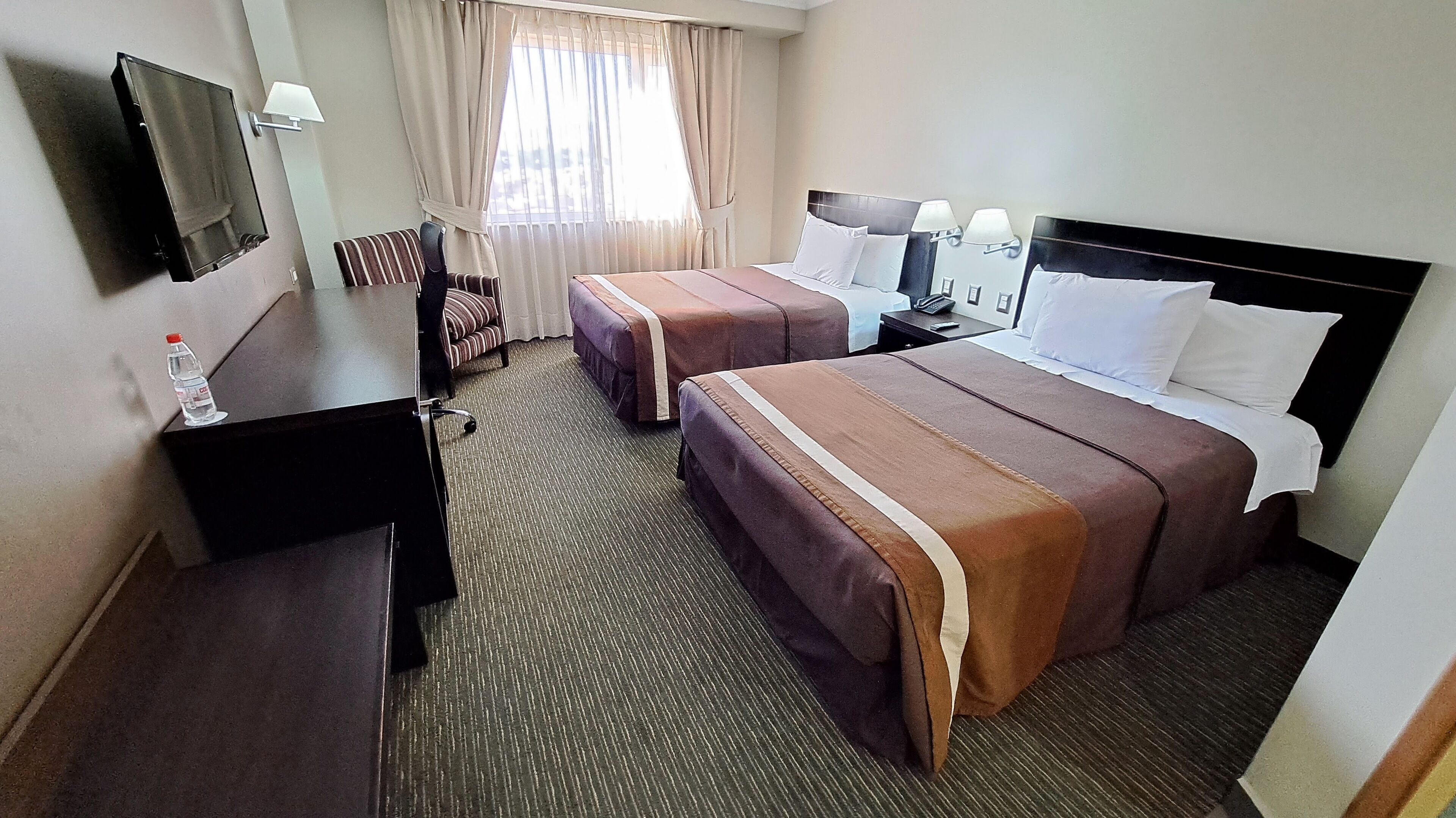 standard double room | 1 bedroom, minibar, in-room safe, desk