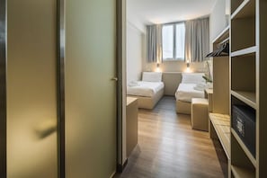 高速上网、床单、闹钟