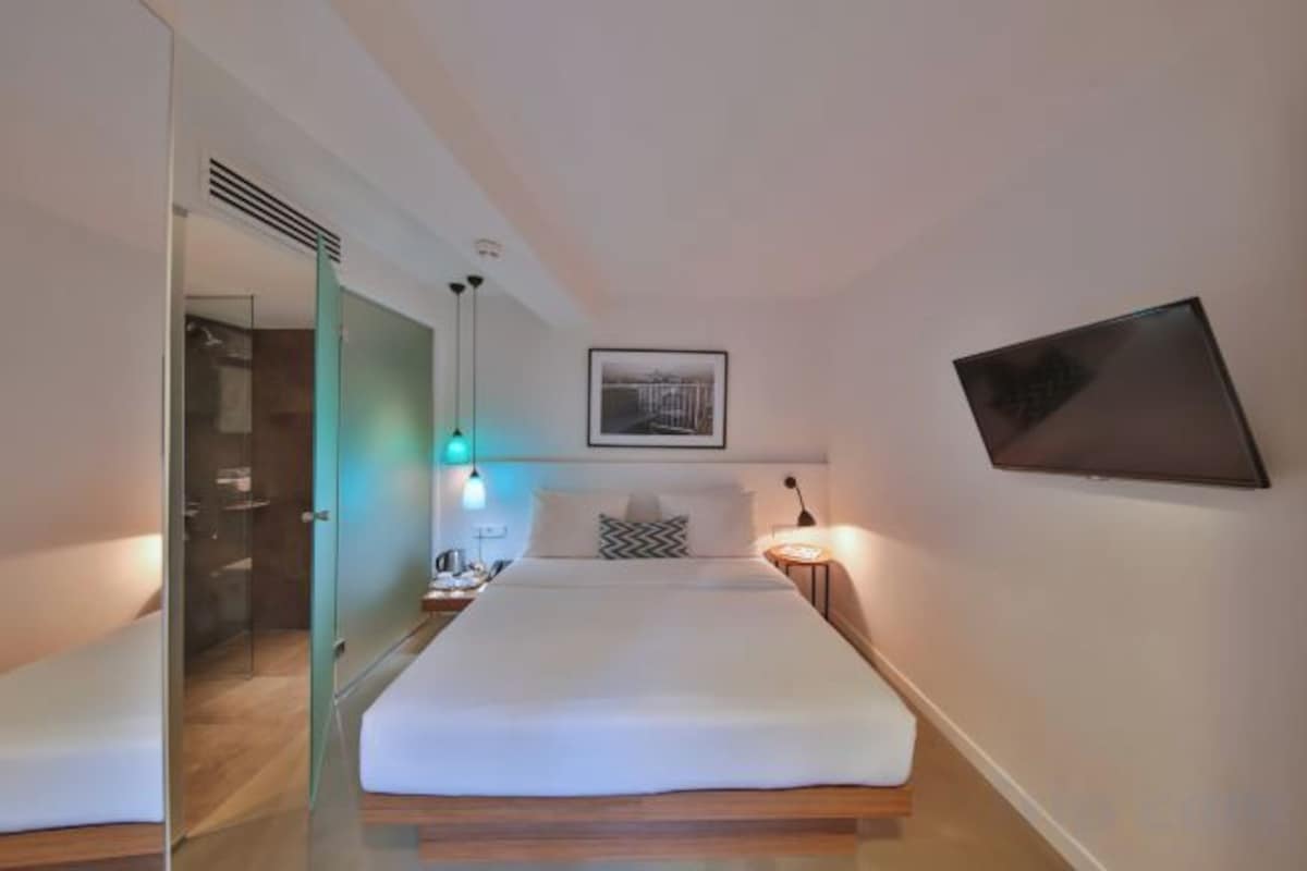 Minibar, in-room safe, soundproofing, iron/ironing board (on request)