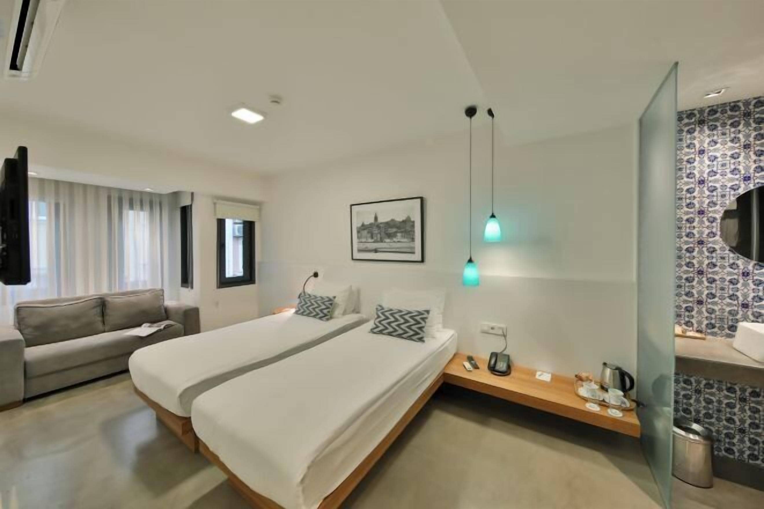 Minibar, una cassaforte in camera, insonorizzazione, ferro/asse da stiro