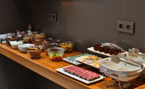 Free daily continental breakfast - Hotel Alilass (Istanbul)