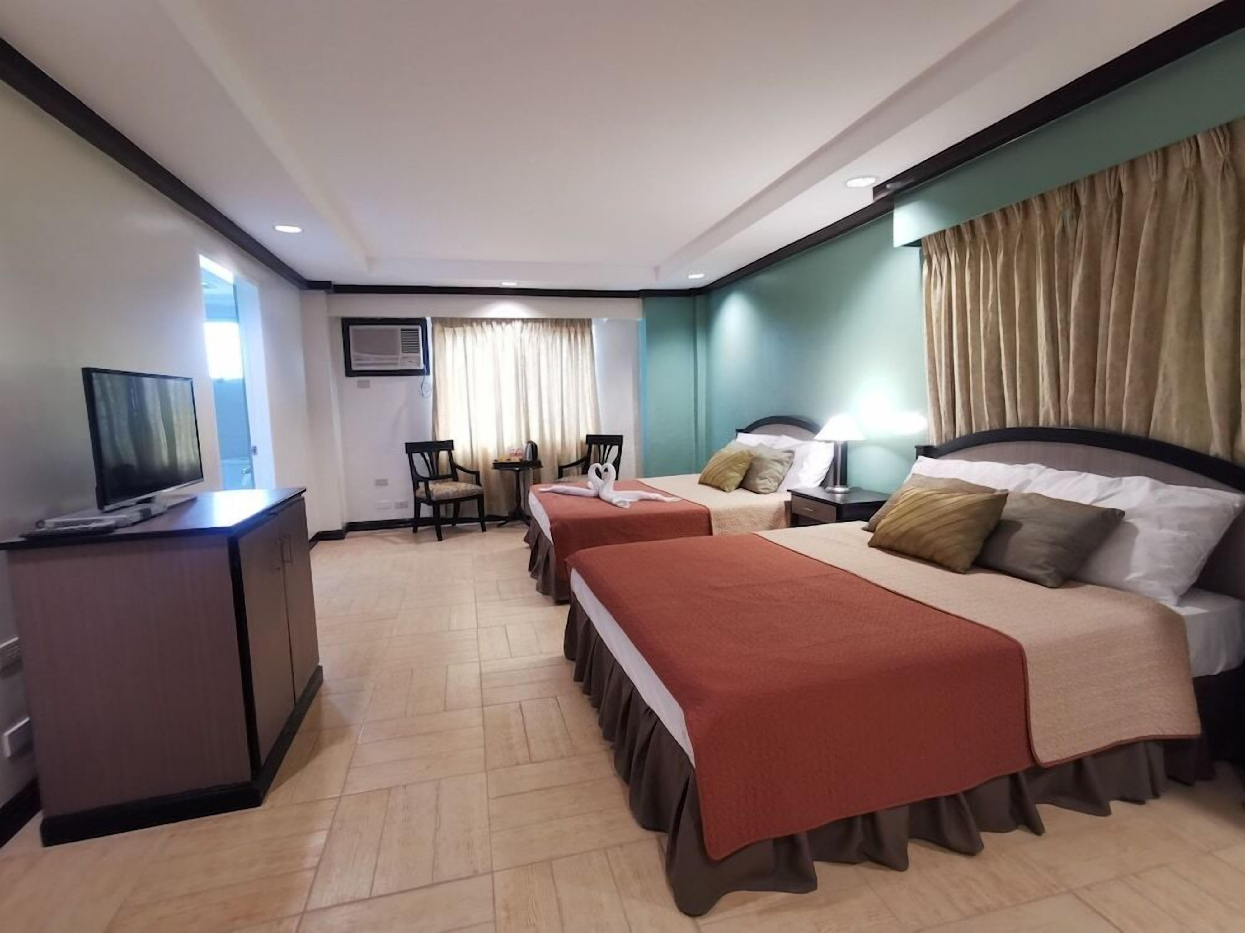 In-room safe, bed sheets