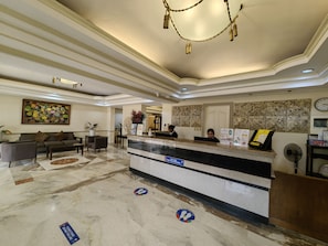 Interior entrance - Tagaytay Country Hotel (Tagaytay)