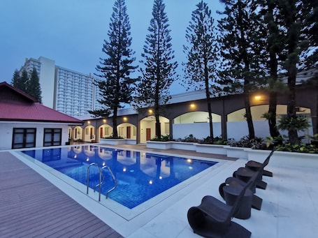 Outdoor pool. Tagaytay Country Hotel