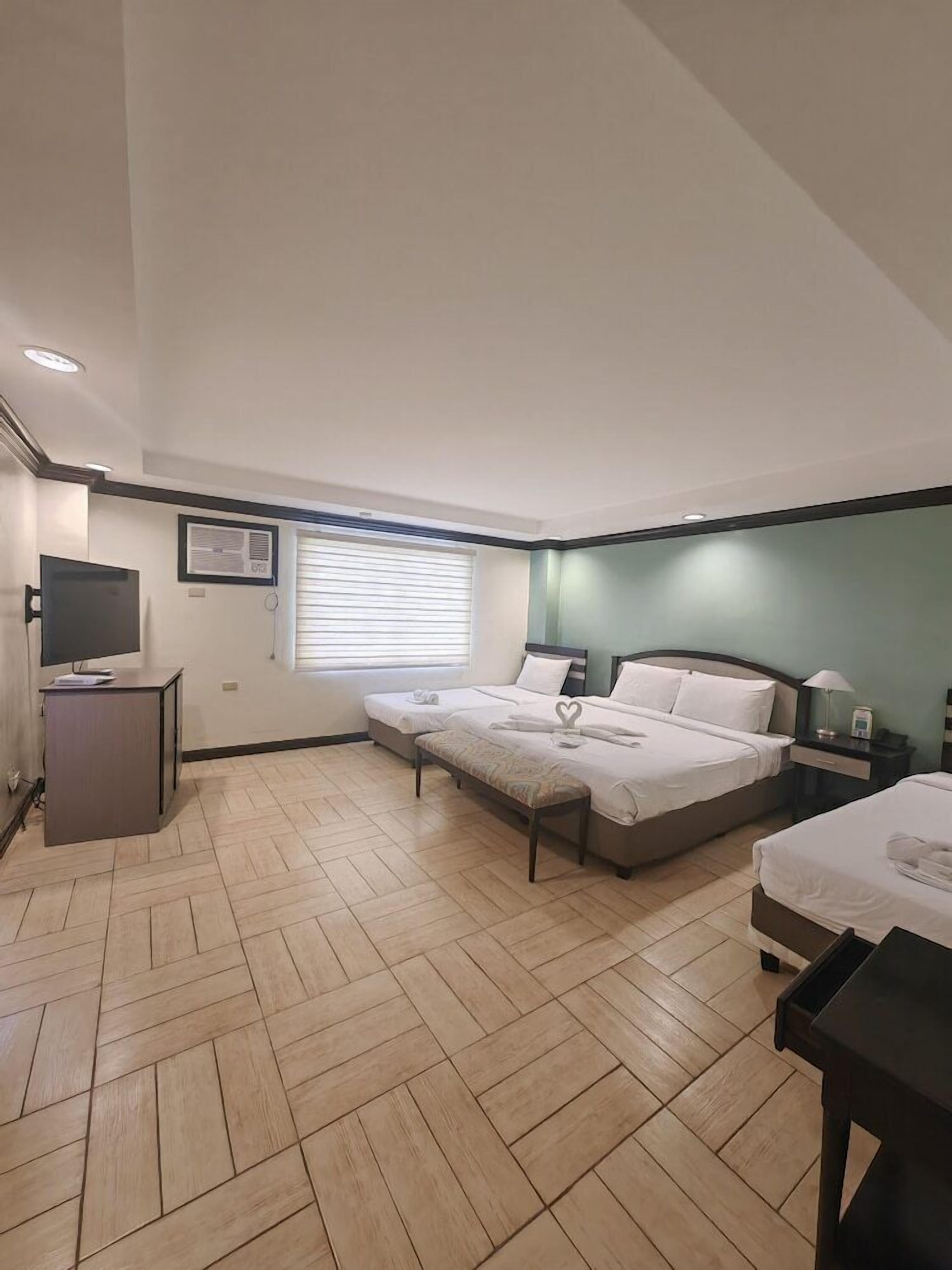 In-room safe, bed sheets