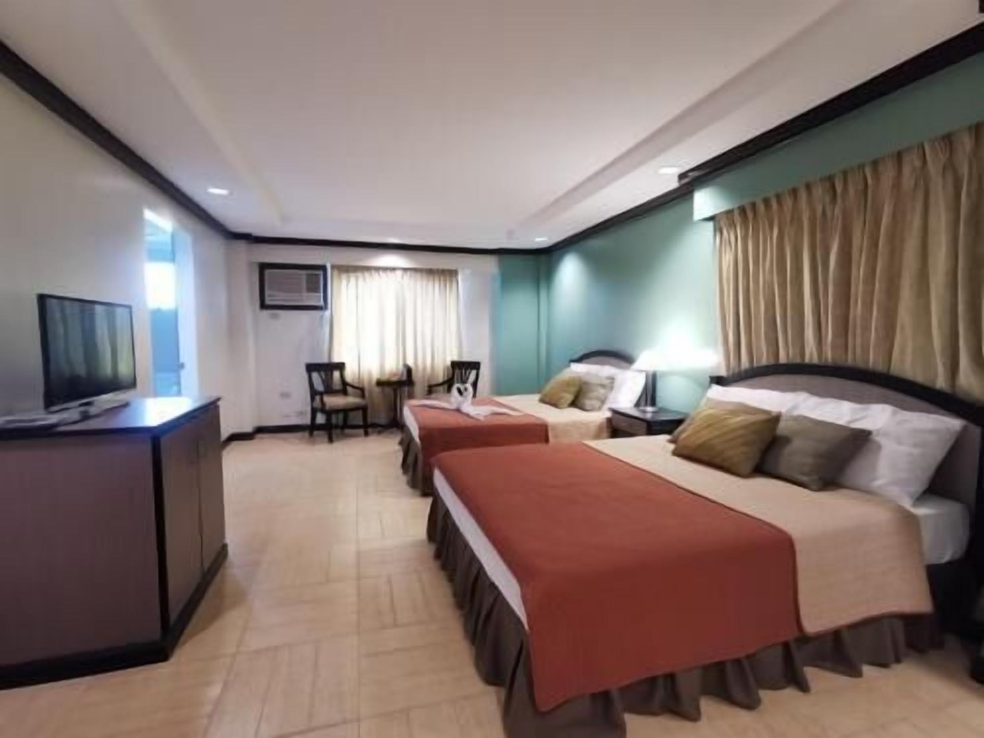In-room safe, bed sheets