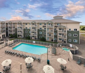 Outdoor pool - WorldMark Long Beach (Long Beach)