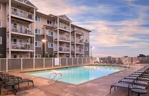 حمّام سباحة خارجي