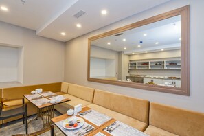 每日供应欧陆式早餐（每人 EUR 10）